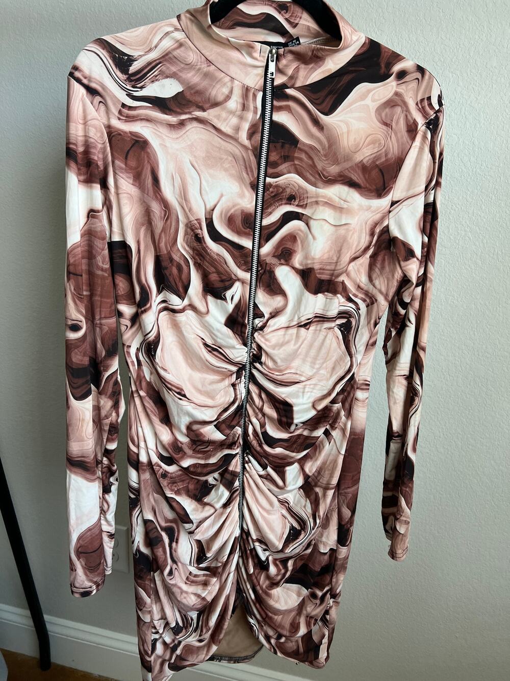 Pretty Little Thing Brown marble ruched bodycon dress with front zipper